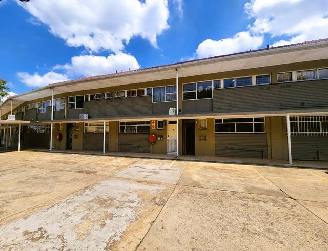 2 BEDROOM TOWNHOUSE FOR SALE IN THREE RIVERS PROPER